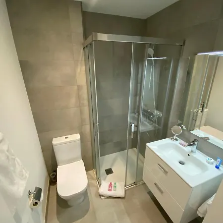 Modern At The Hub Apartment *